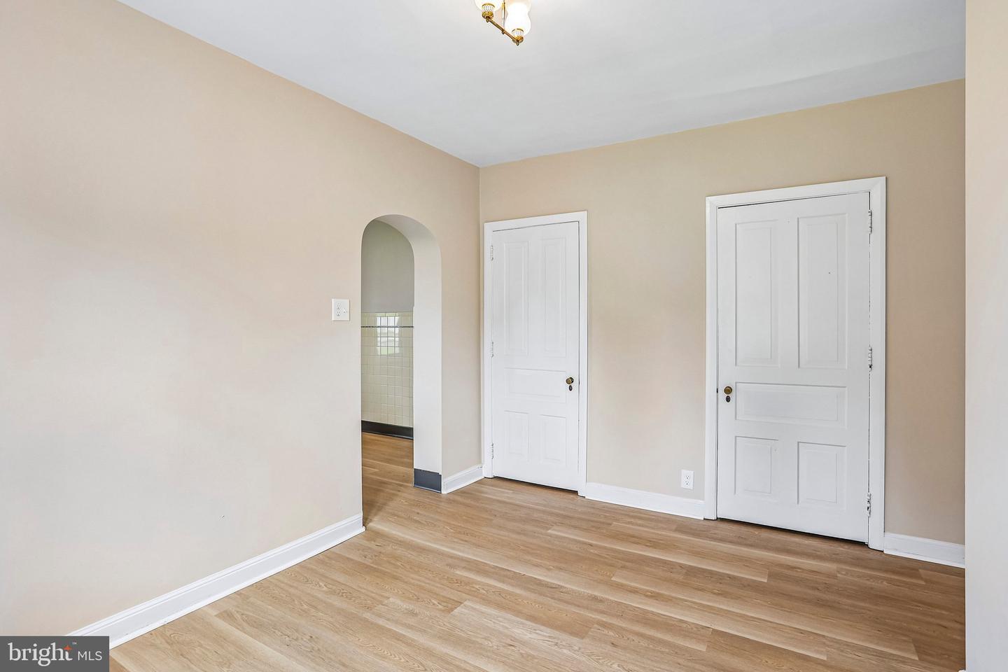427 W Race St Property Photo 16