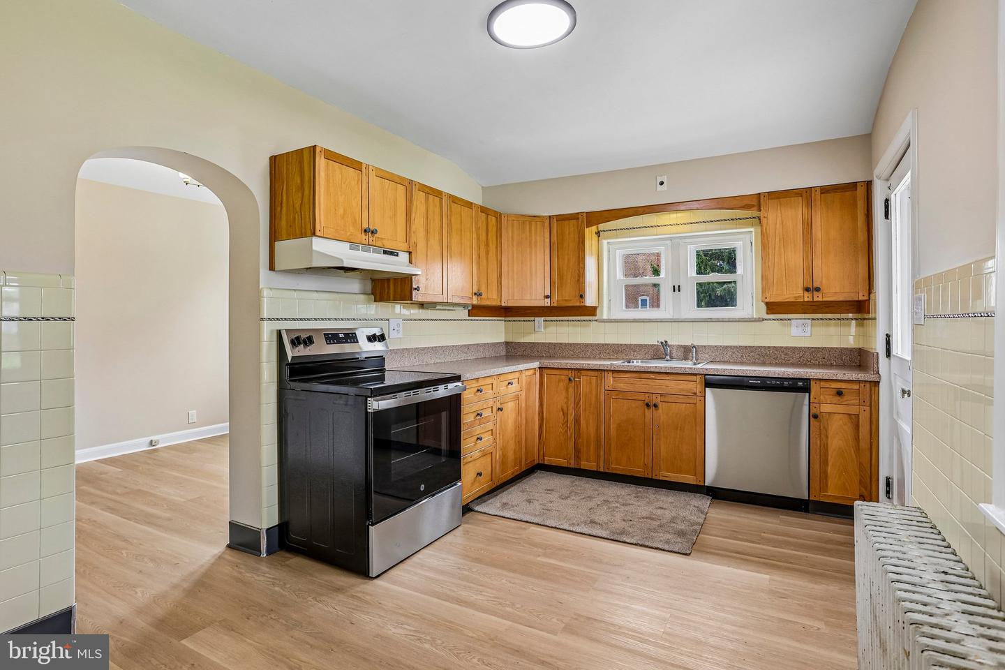 427 W Race St Property Photo 18