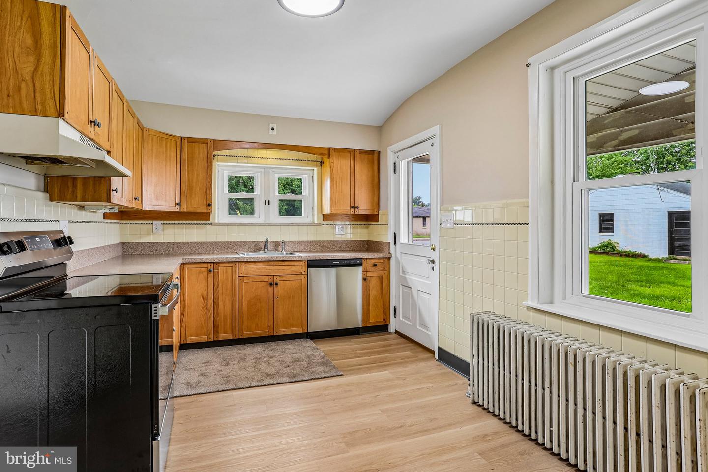 427 W Race St Property Photo 19