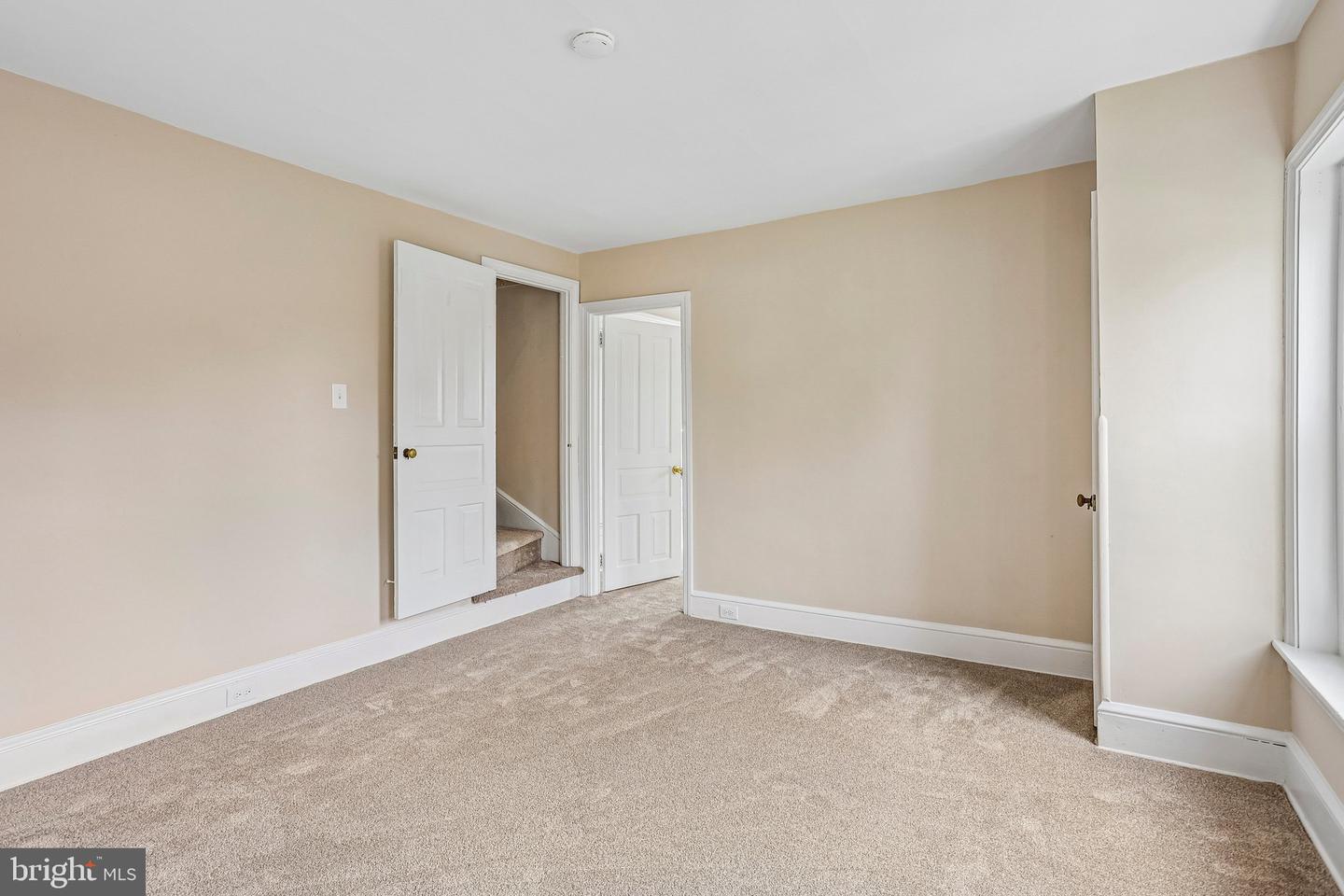 427 W Race St Property Photo 30