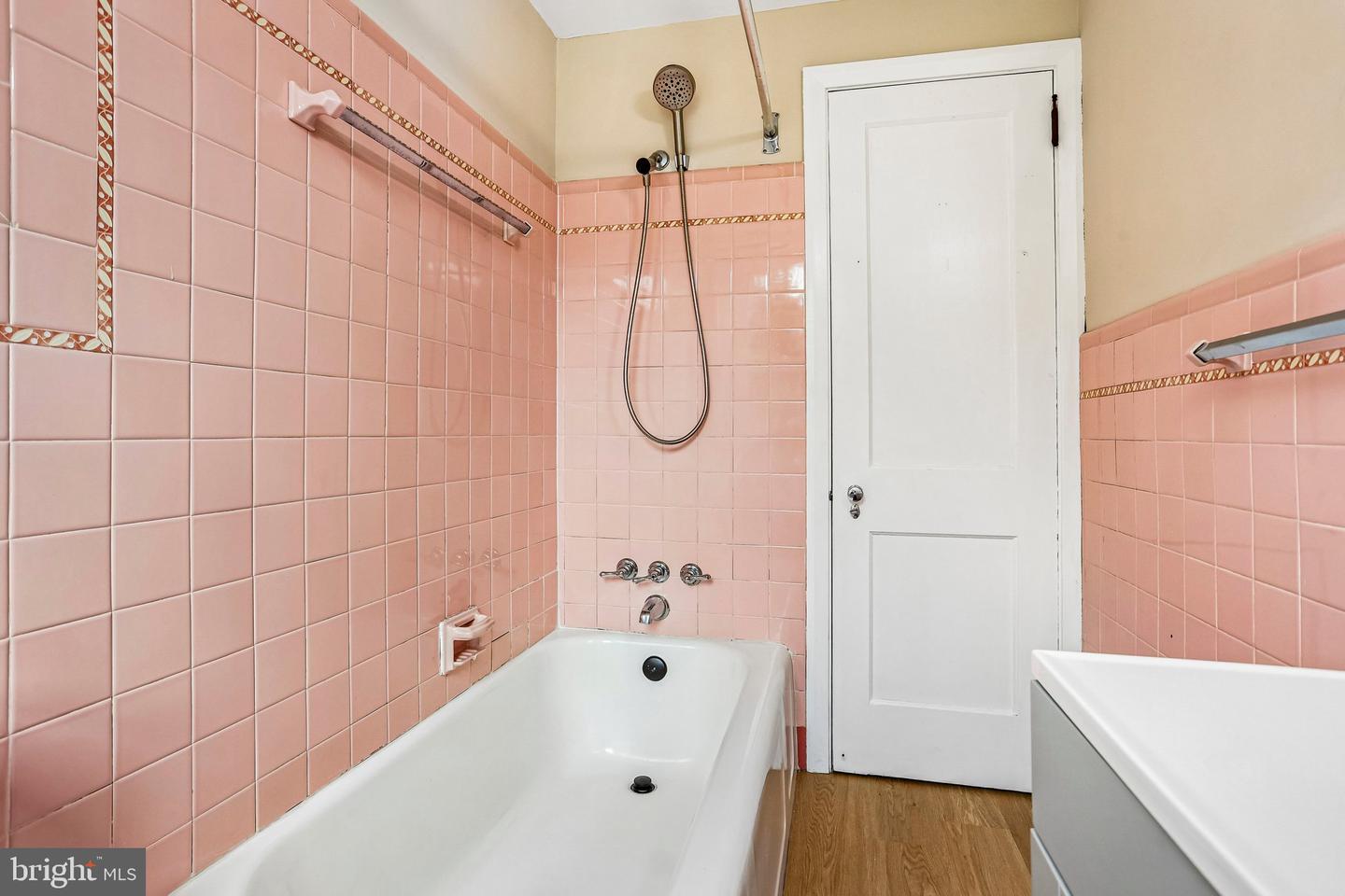 427 W Race St Property Photo 31