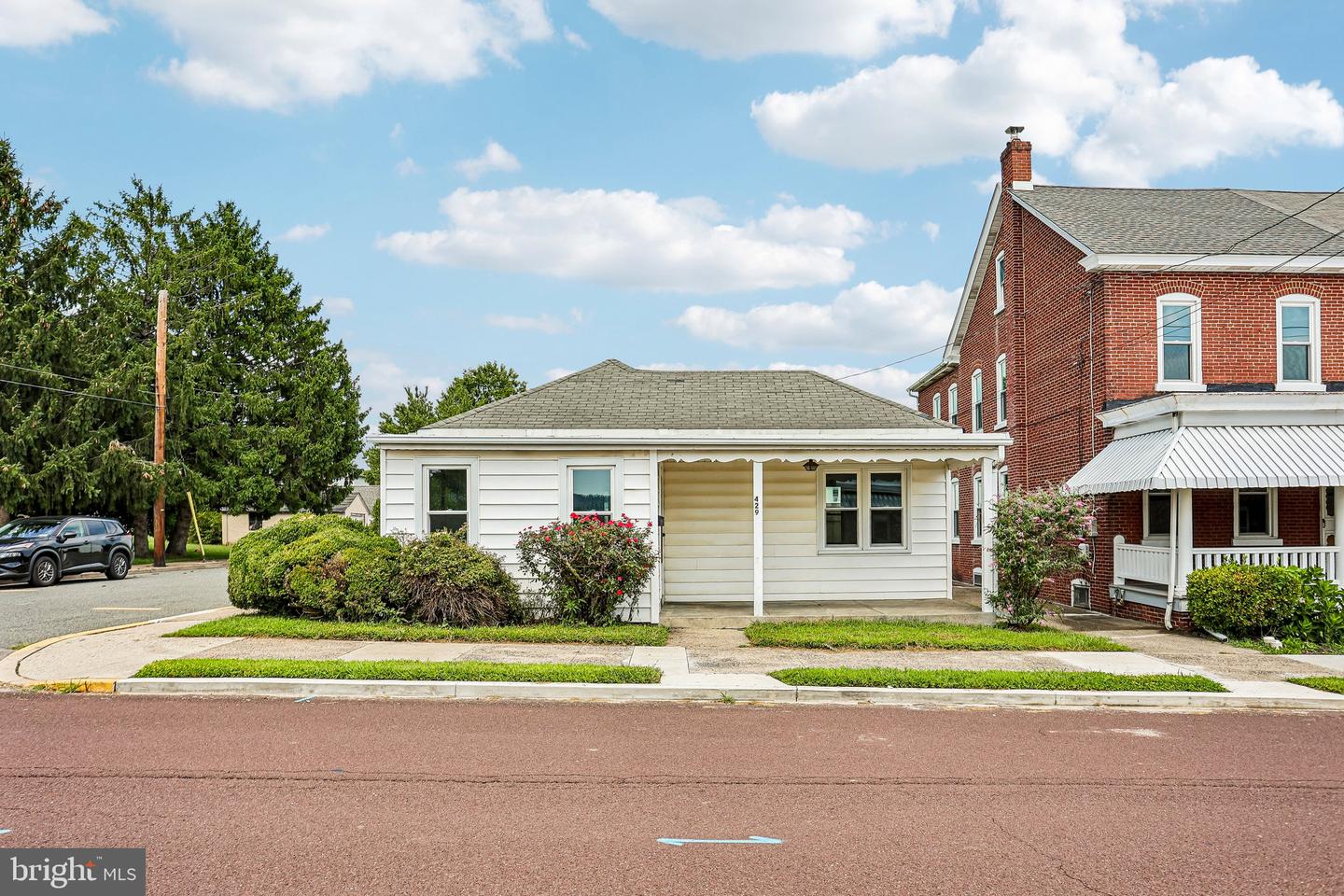 427 W Race St Property Photo 36