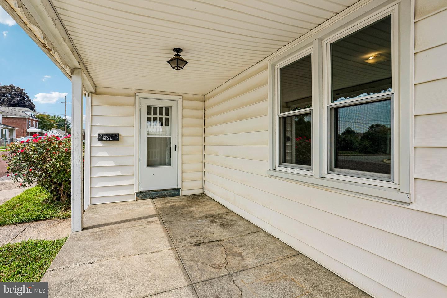427 W Race St Property Photo 37