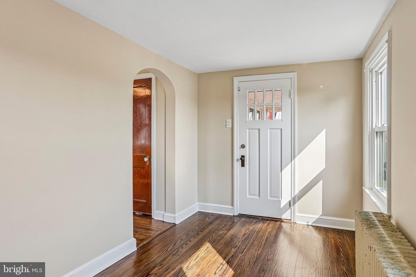 427 W Race St Property Photo 38