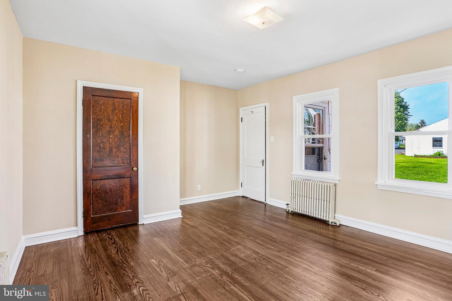 427 W Race St Property Photo 45