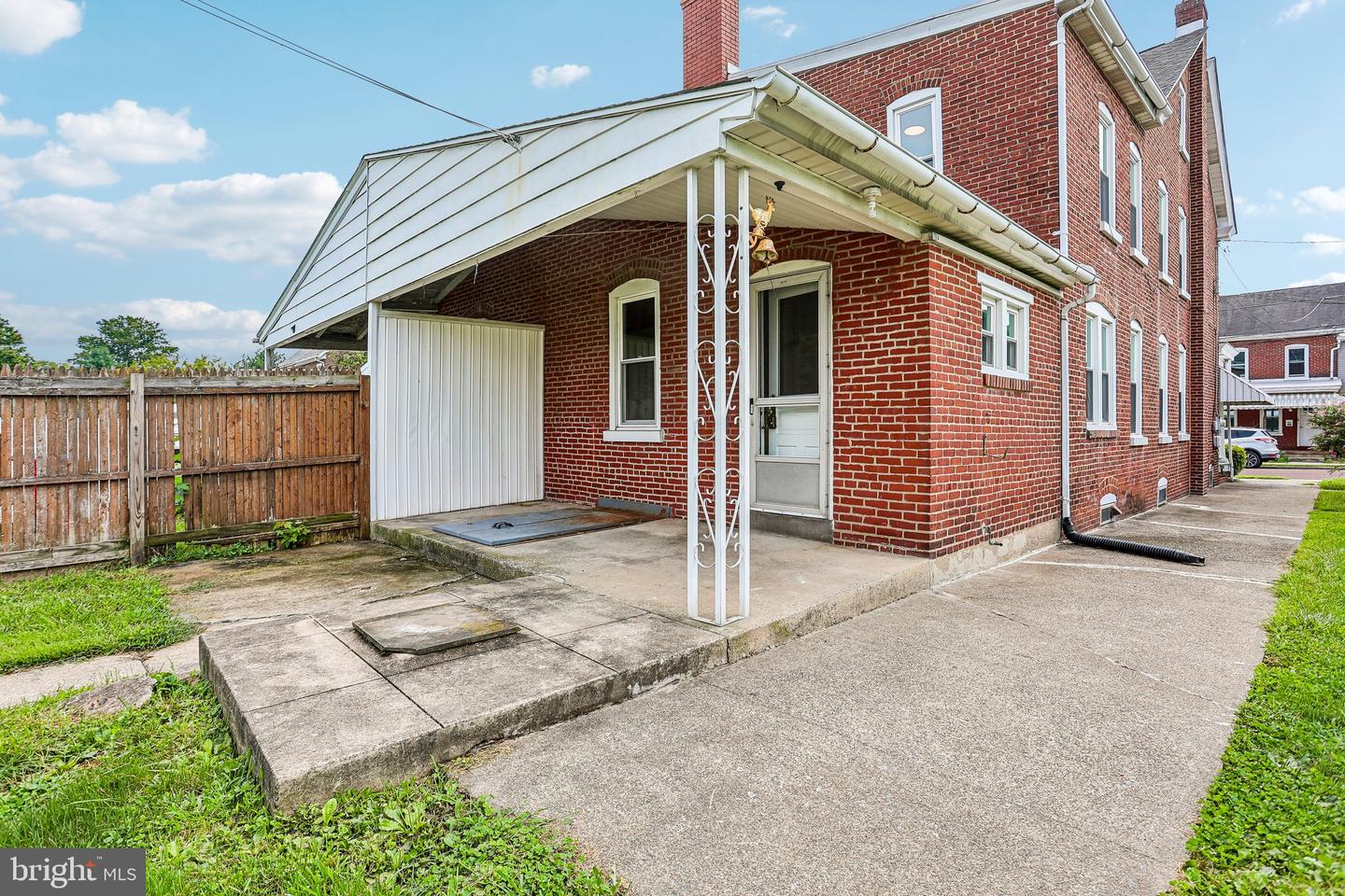 427 W Race St Property Photo 51