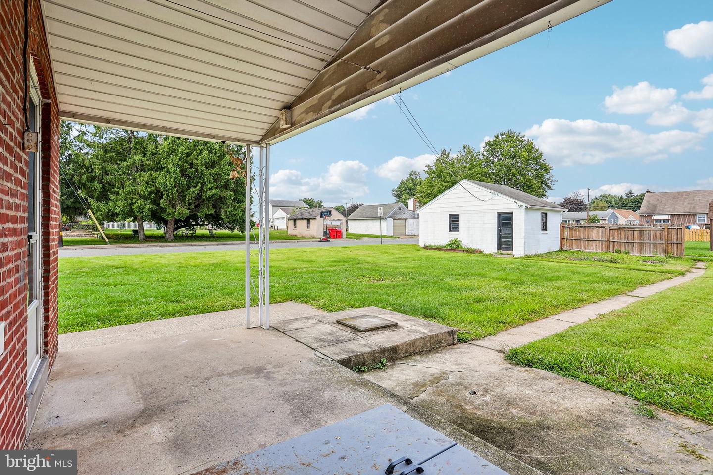 427 W Race St Property Photo 52