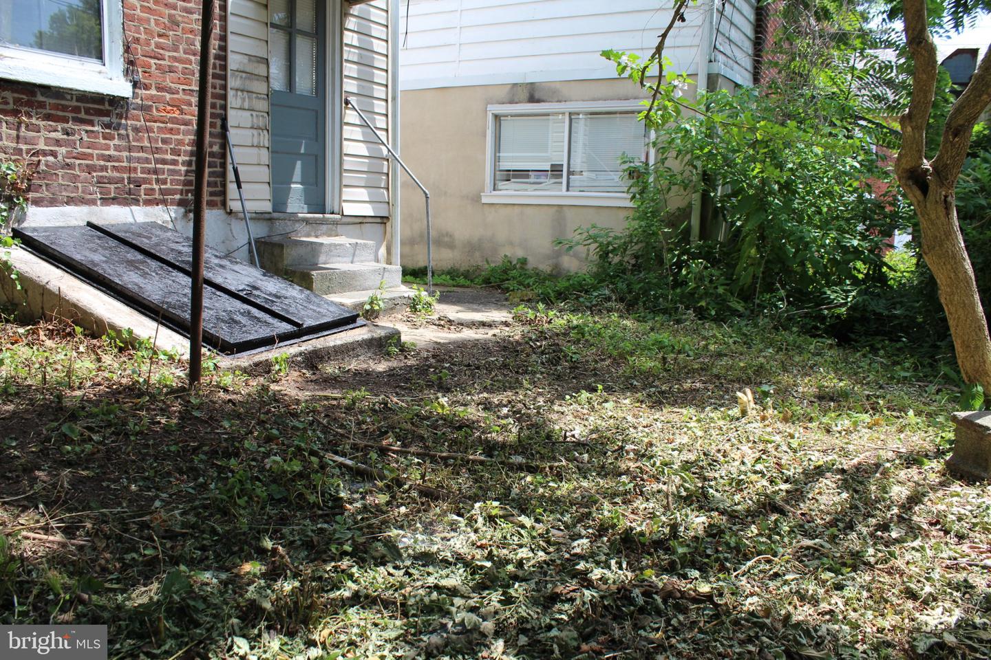50 E 2nd St Property Photo 7