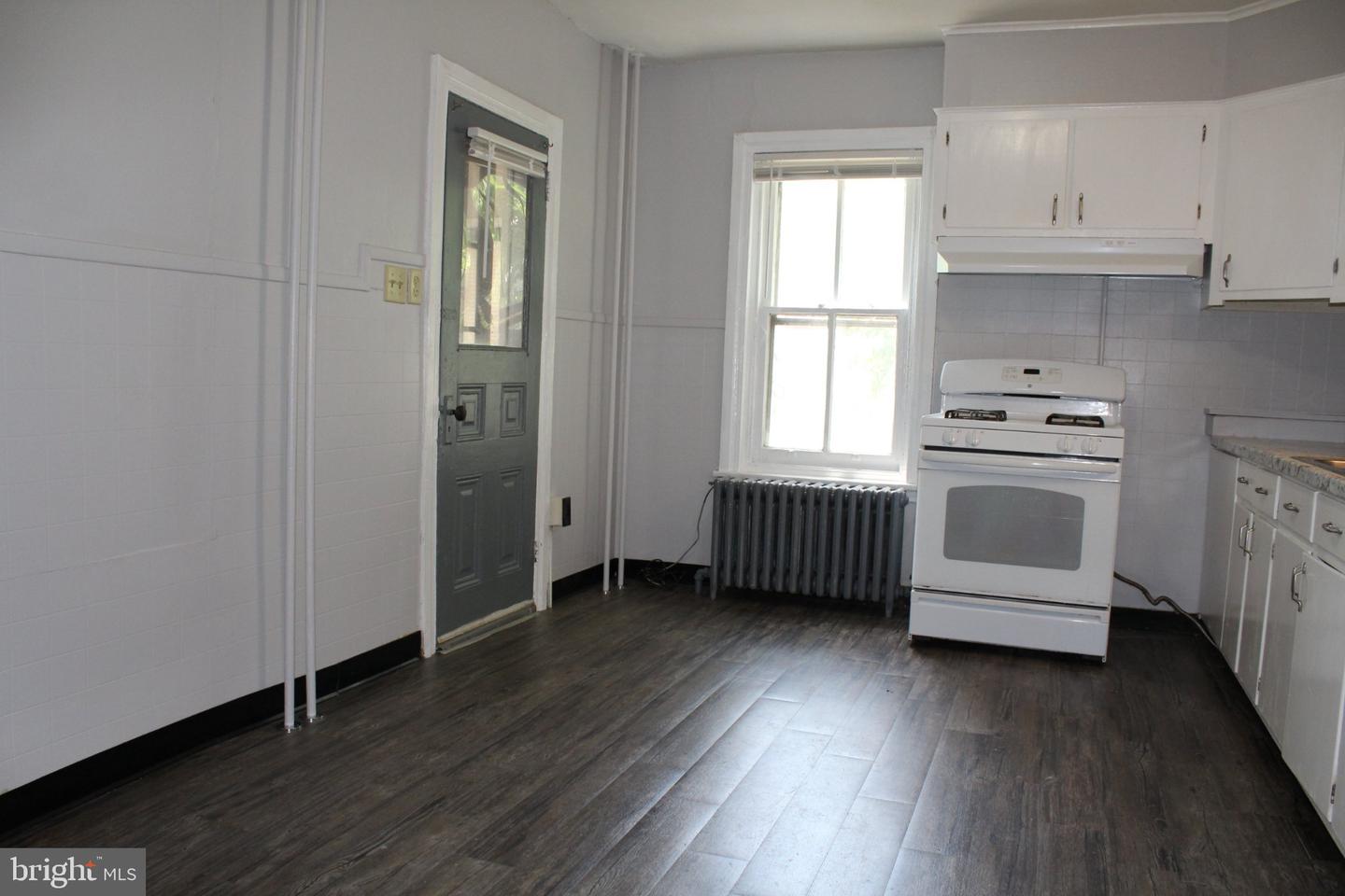 50 E 2nd St Property Photo 16
