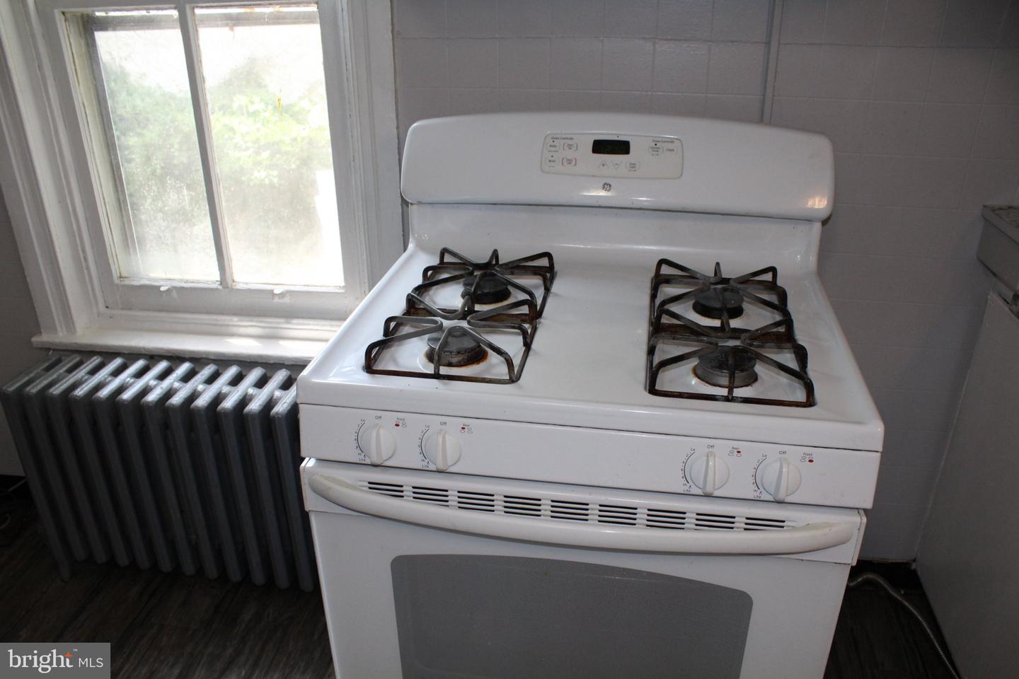 50 E 2nd St Property Photo 18