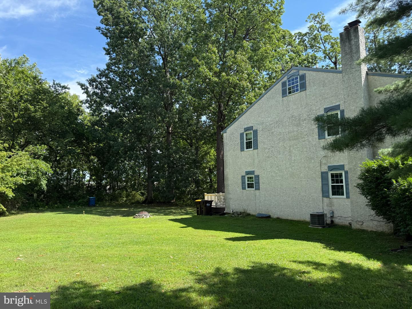 290 Lawndale Ave Property Photo 3