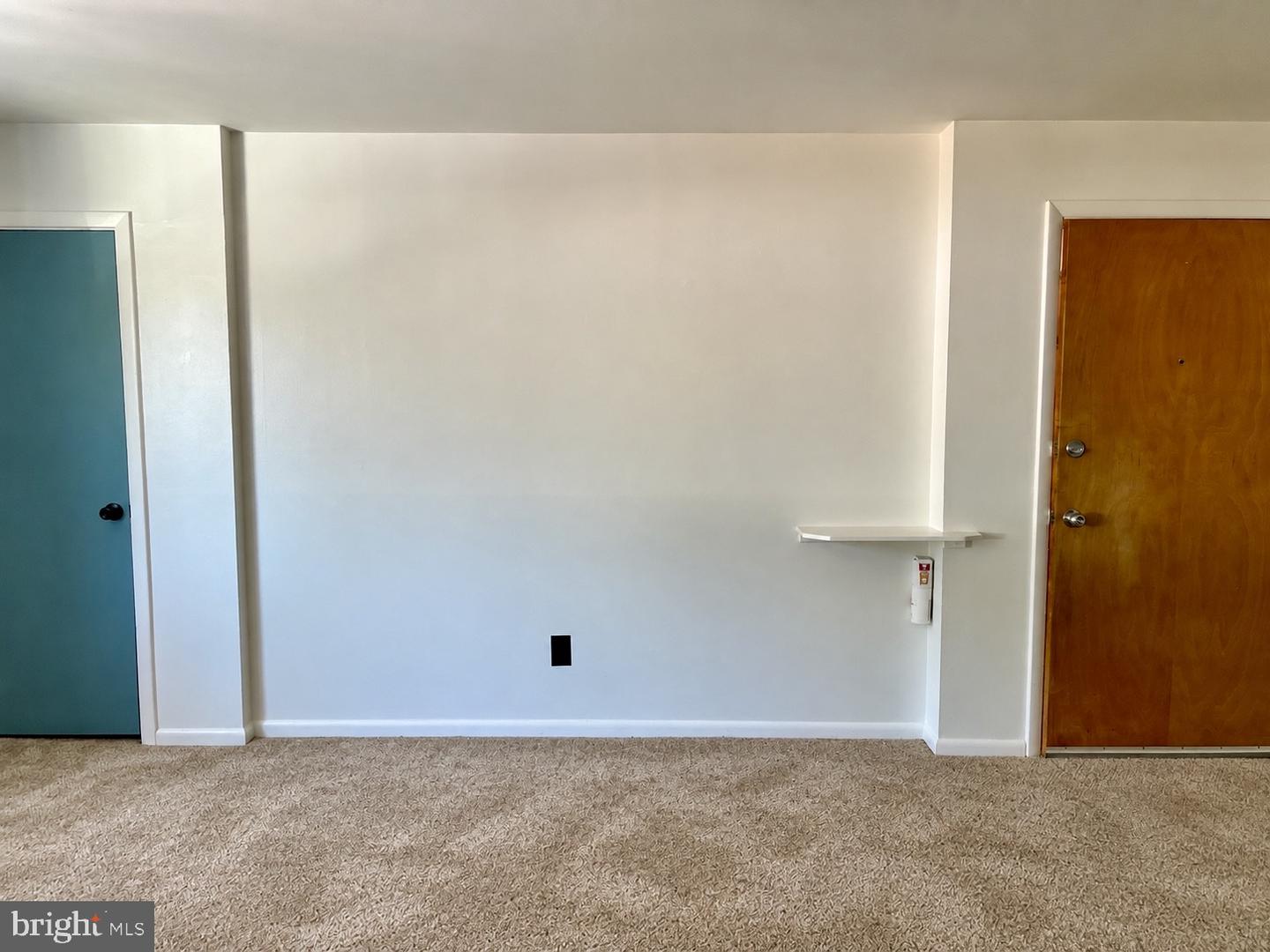 447 N Pine St #d-4 Property Photo 2