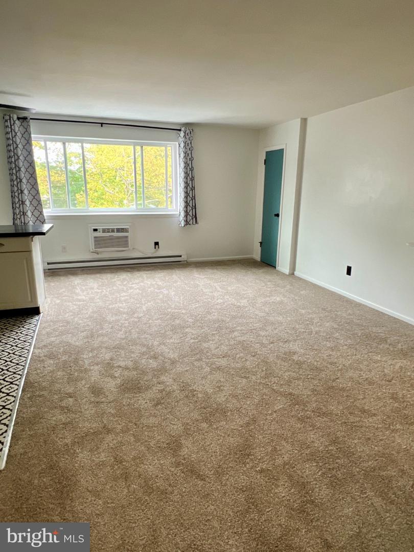 447 N Pine St #d-4 Property Photo 5