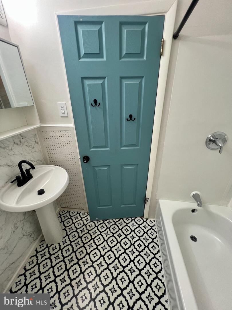 447 N Pine St #d-4 Property Photo 14