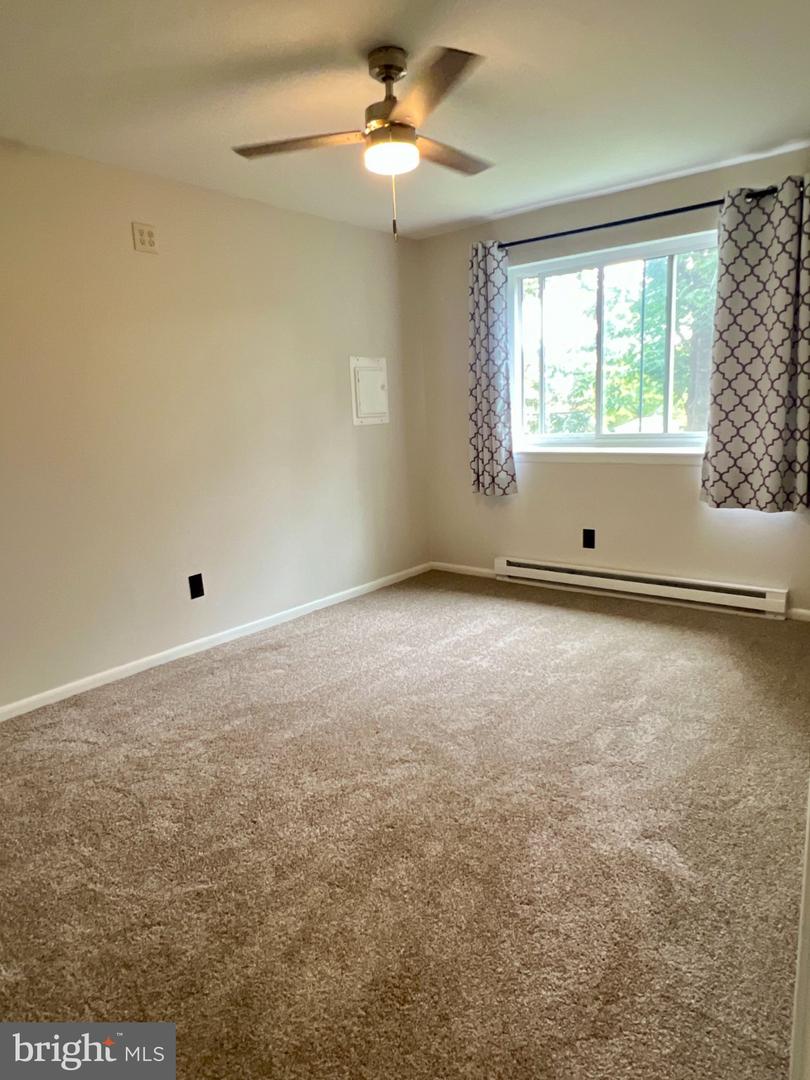 447 N Pine St #d-4 Property Photo 16