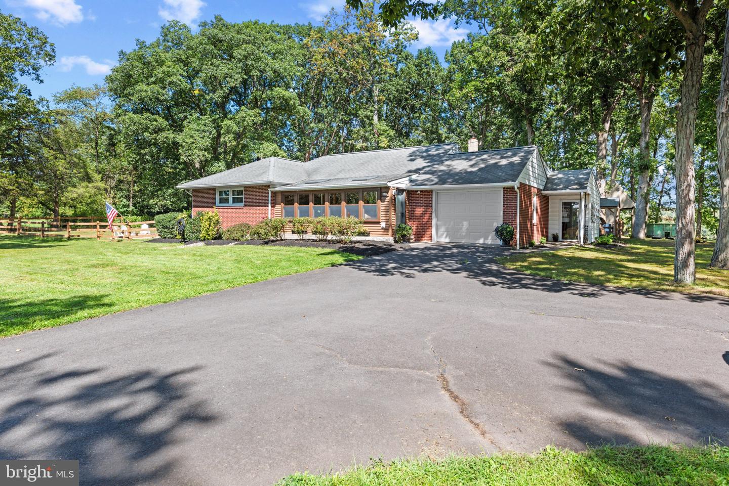 37 Little Rd Property Photo 2