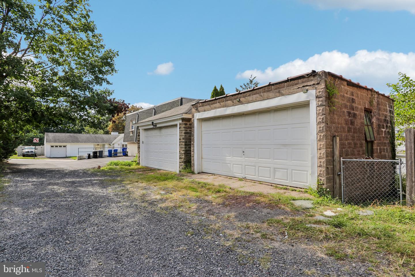 304 Hillside Ave Property Photo 26