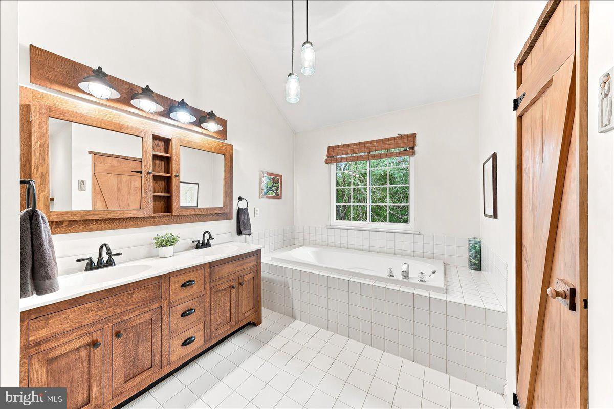 18 Pin Oak Dr Property Photo 24