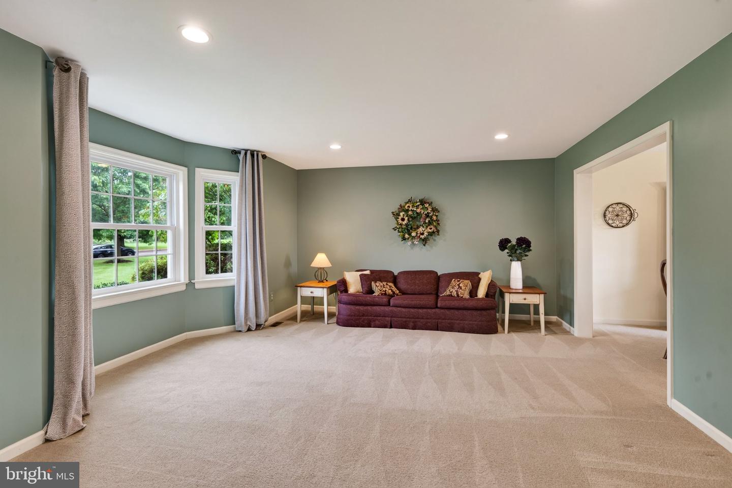 4 Moses Ln Property Photo 5