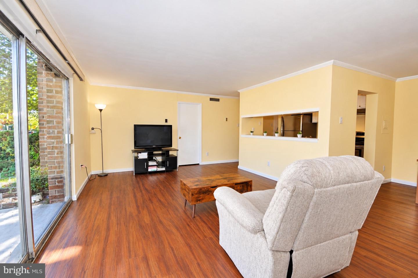1570 The Fairway #101 East Property Photo 6