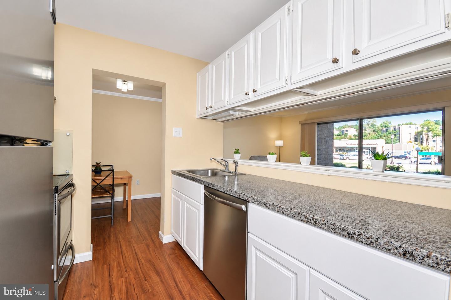 1570 The Fairway #101 East Property Photo 16