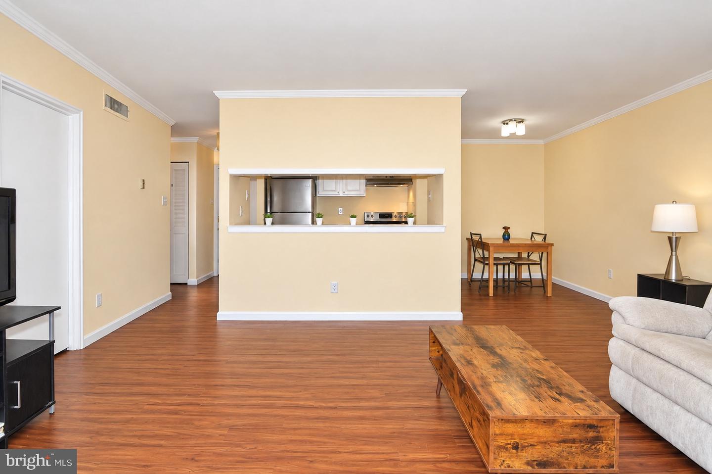 1570 The Fairway #101 East Property Photo 21