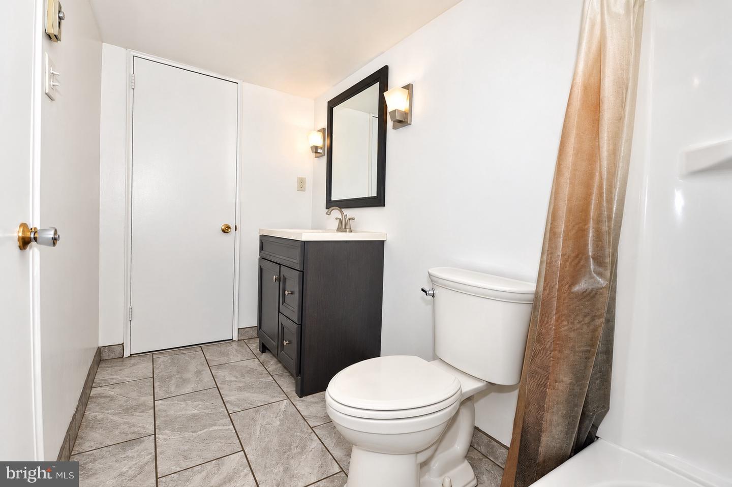1570 The Fairway #101 East Property Photo 28