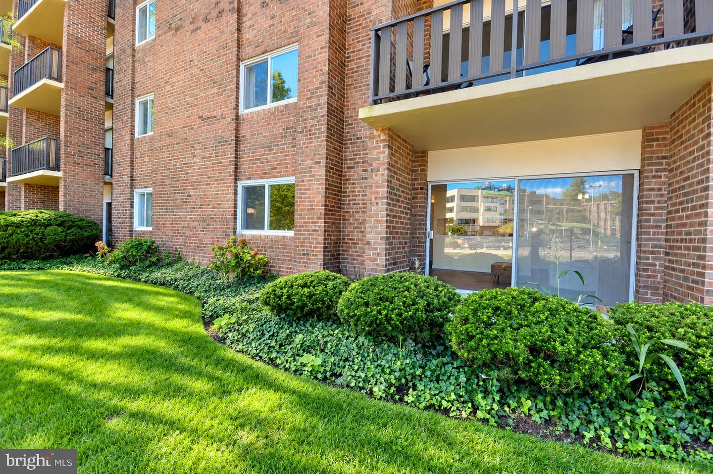 1570 The Fairway #101 East Property Photo 32