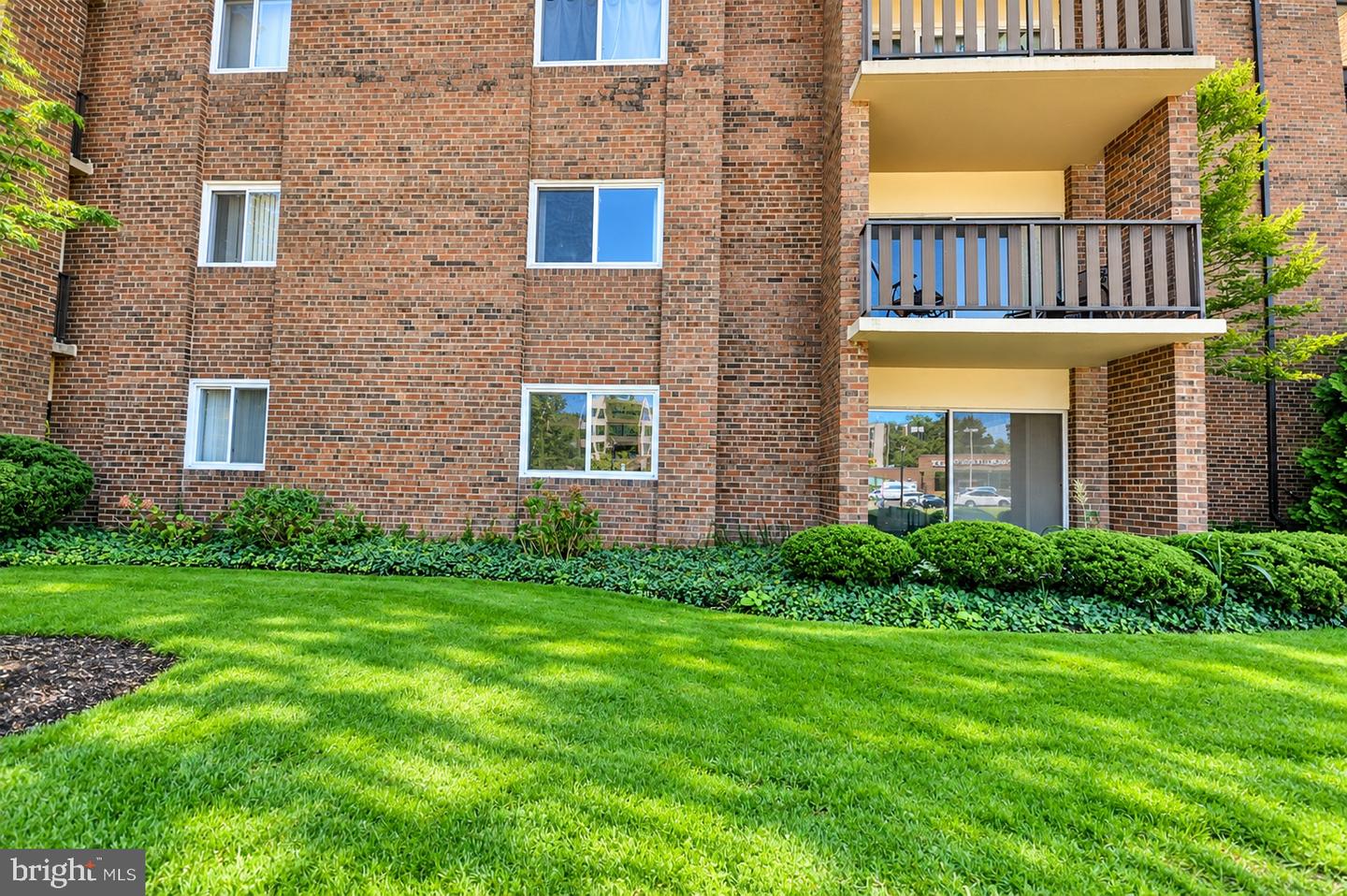 1570 The Fairway #101 East Property Photo 33