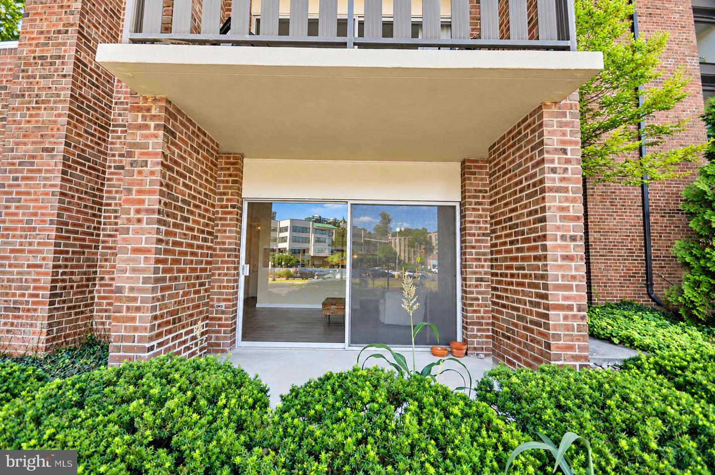 1570 The Fairway #101 East Property Photo 35