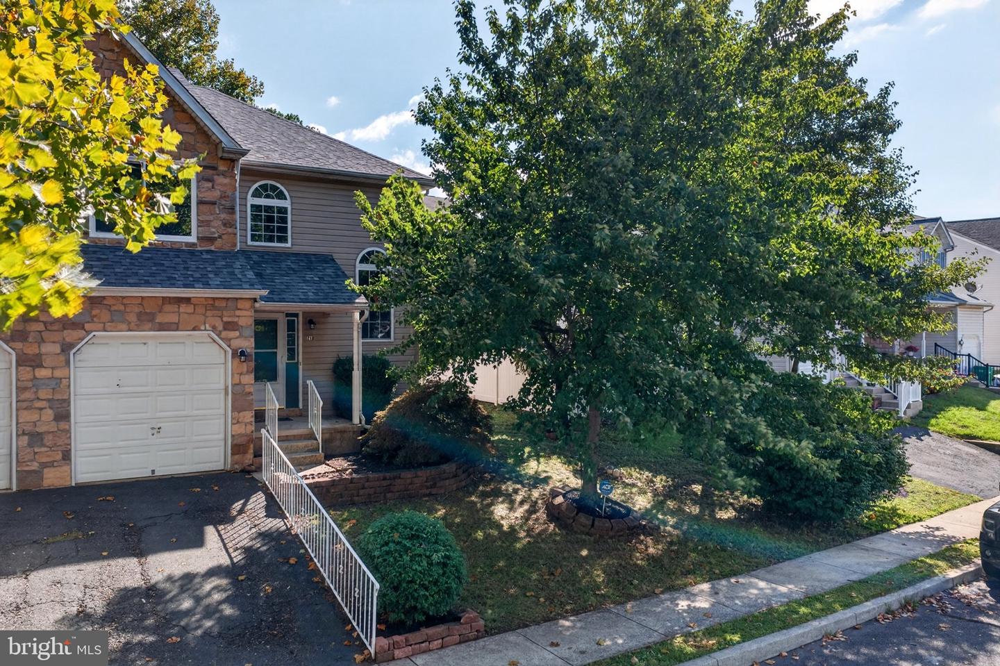 210 SHIRLEY LN