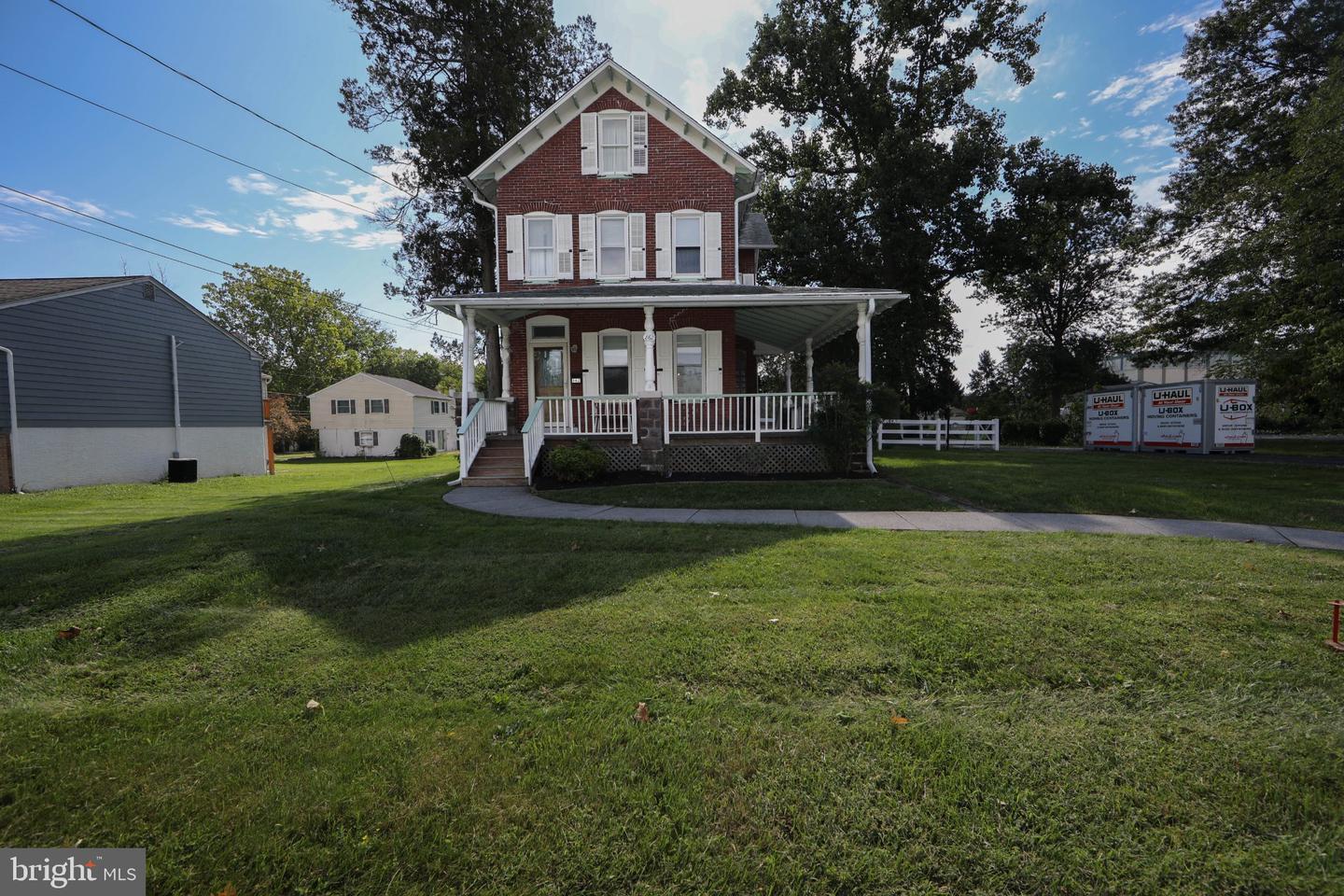 862 Walnut St Property Photo 5