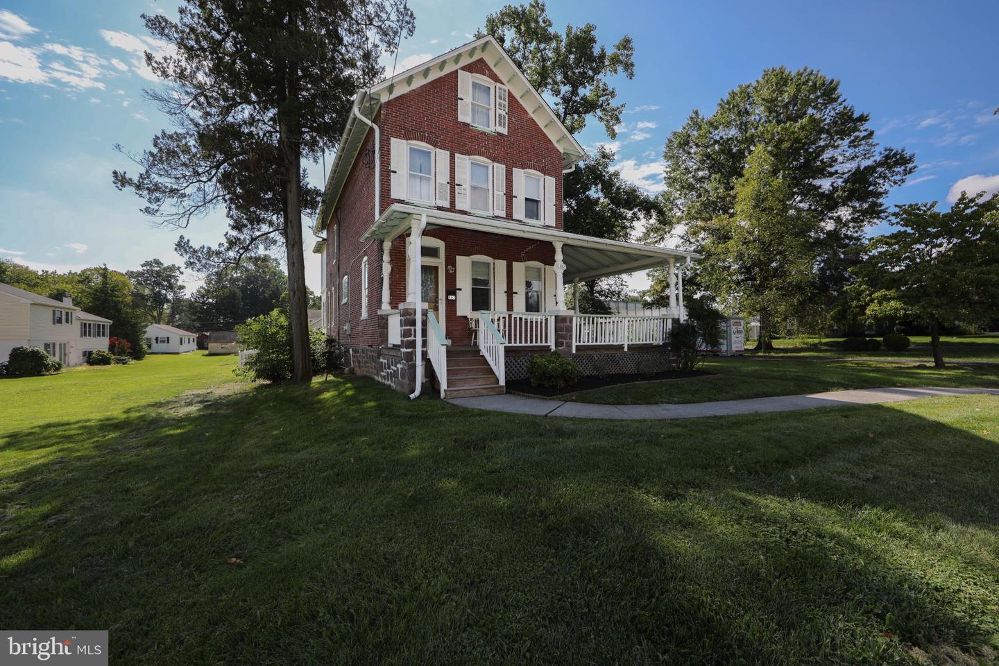 862 Walnut St Property Photo 6