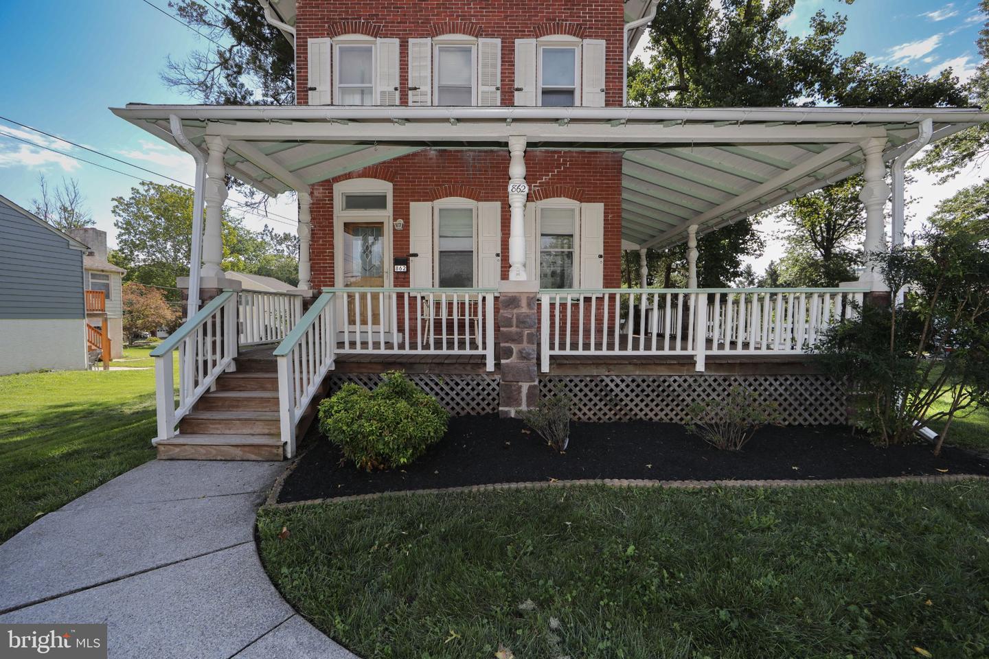 862 Walnut St Property Photo 7
