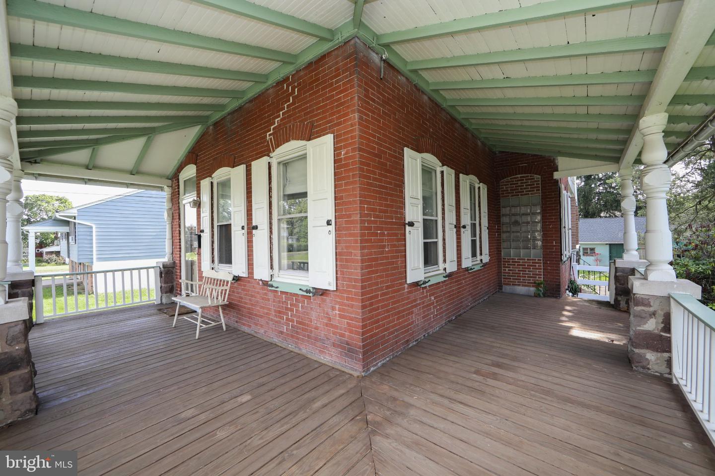 862 Walnut St Property Photo 8
