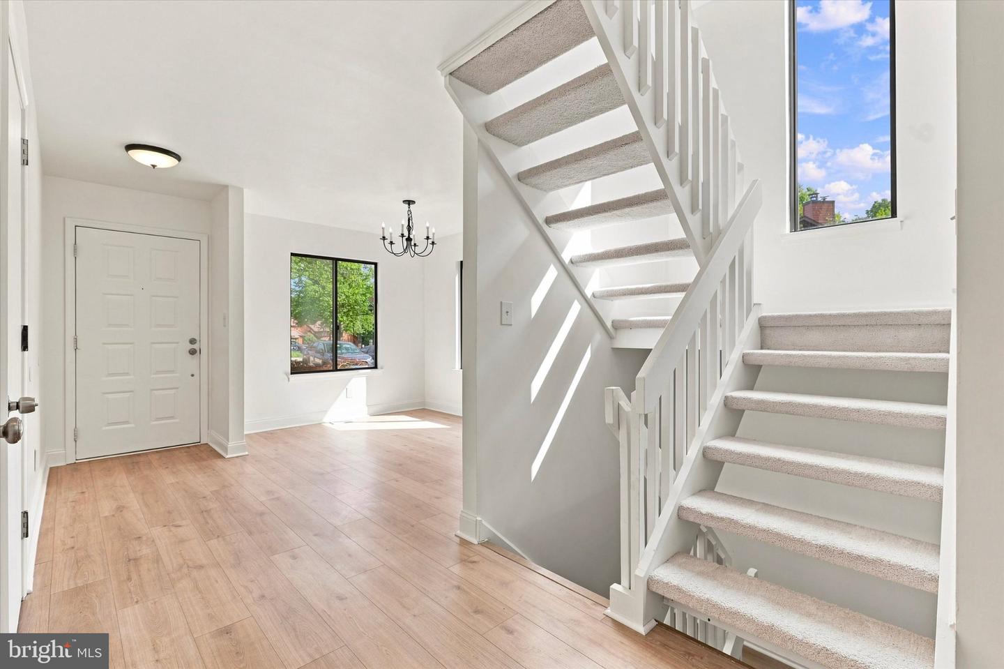 307 Winding Way Property Photo 3