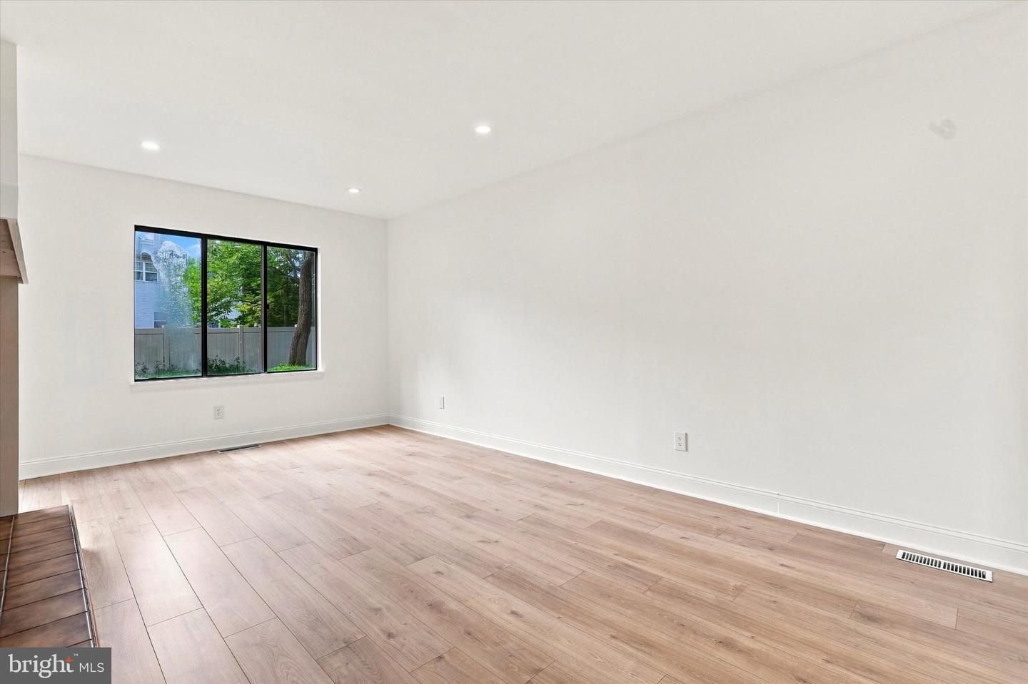 307 Winding Way Property Photo 13