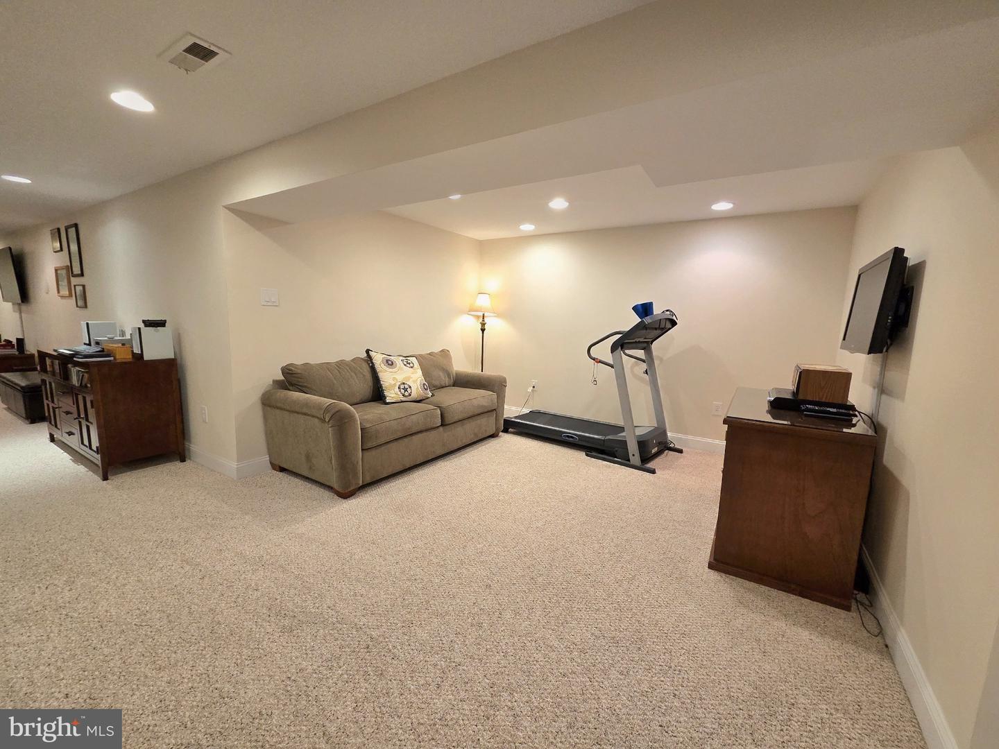 553 Ellington Ct Property Photo 40