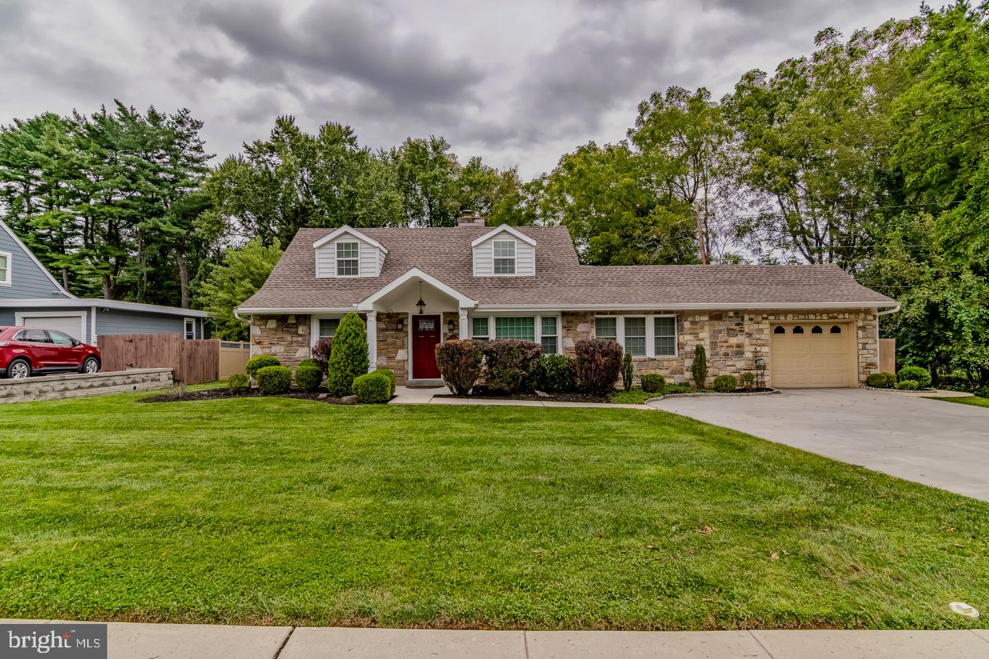 609 Haws Ln Property Photo 1