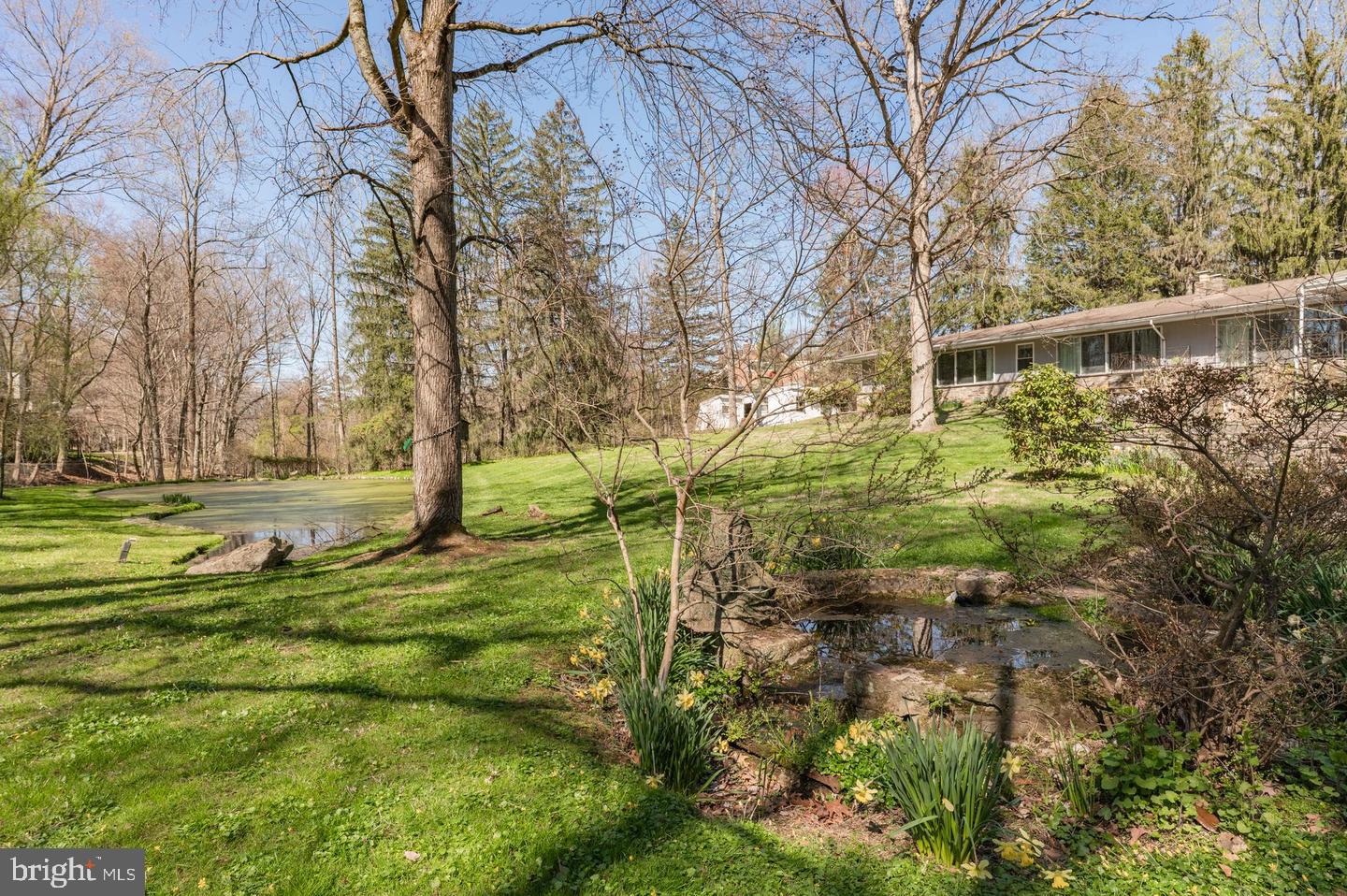 1211 E Butler Pike Property Photo 4