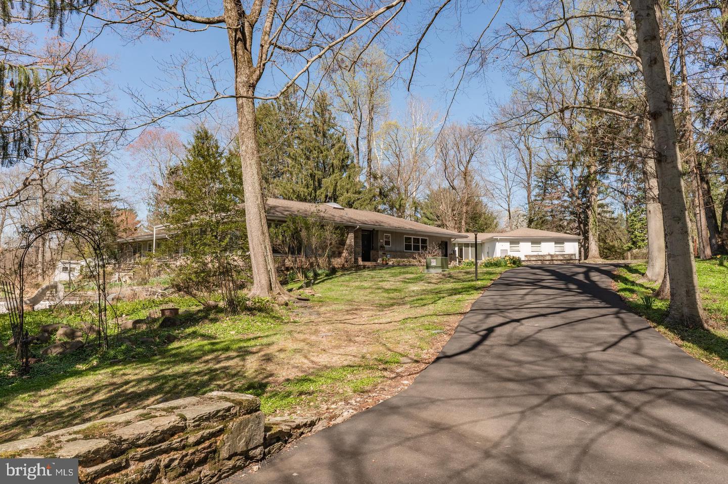 1211 E Butler Pike Property Photo 6