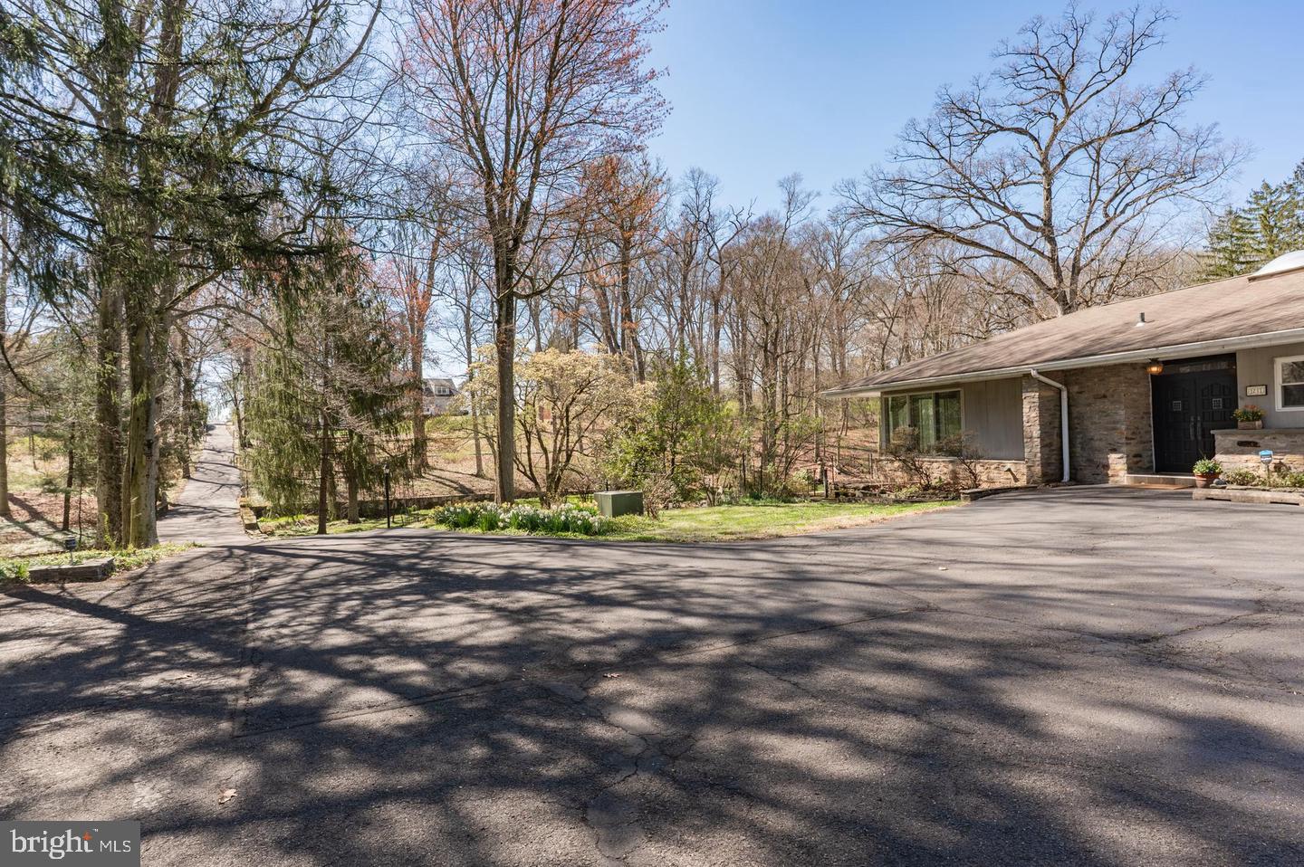1211 E Butler Pike Property Photo 7