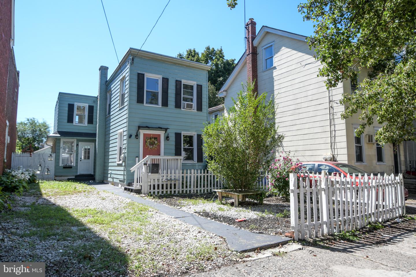 370 Beech St Property Photo 1