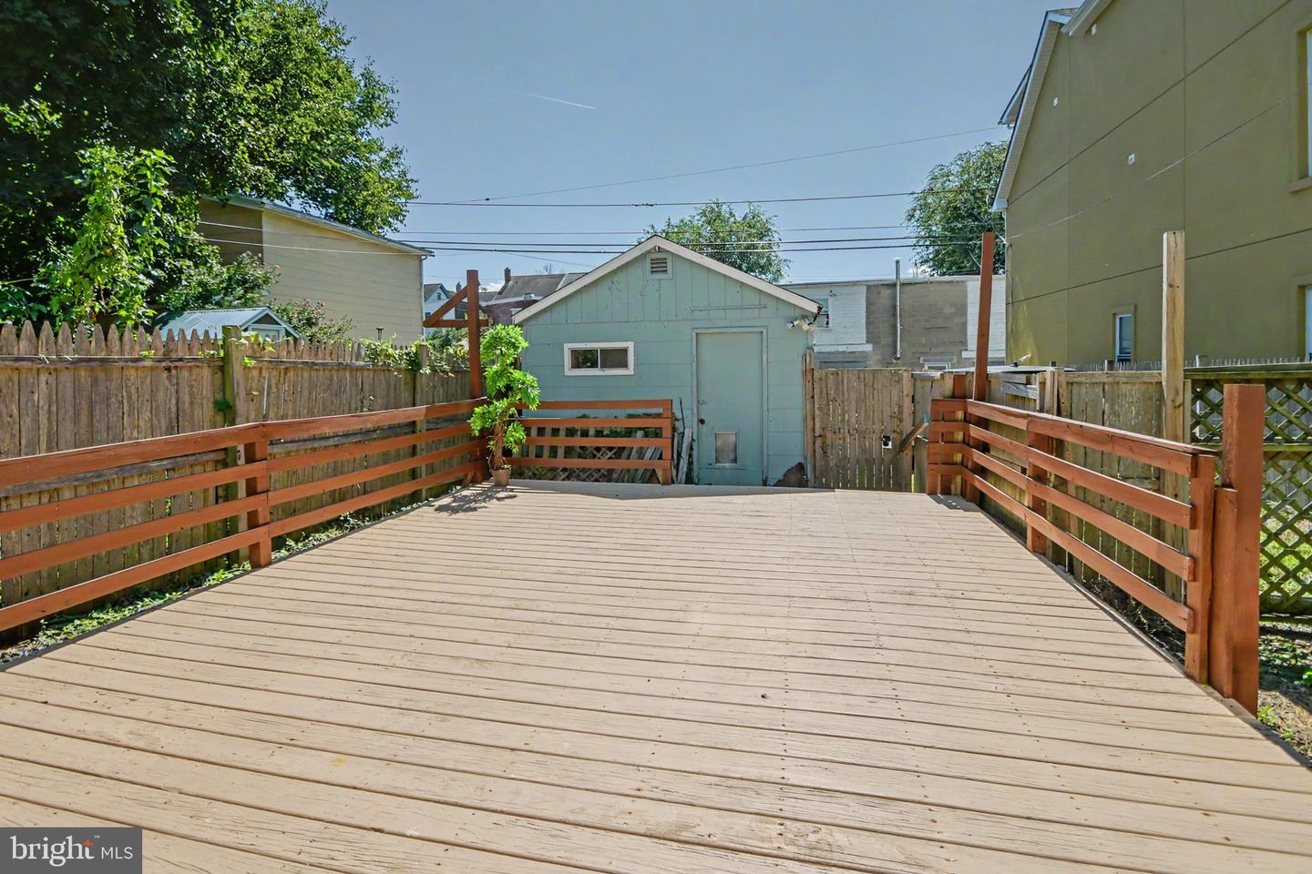 370 Beech St Property Photo 28