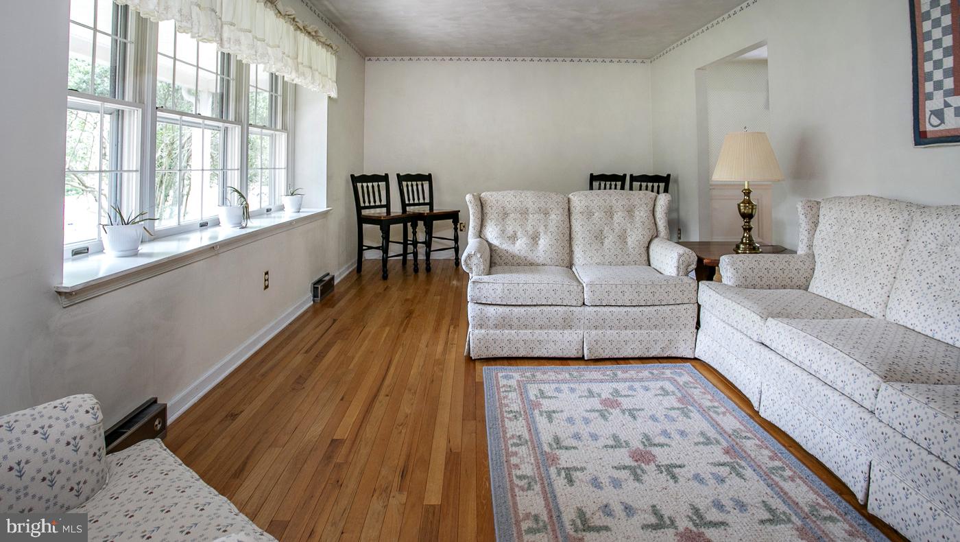 345 Colonial Ave Property Photo 34