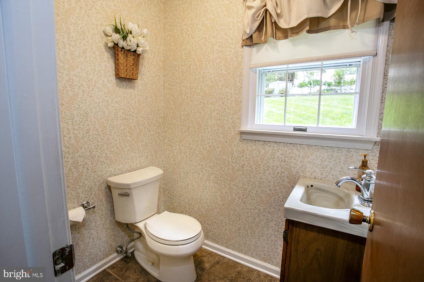345 Colonial Ave Property Photo 48