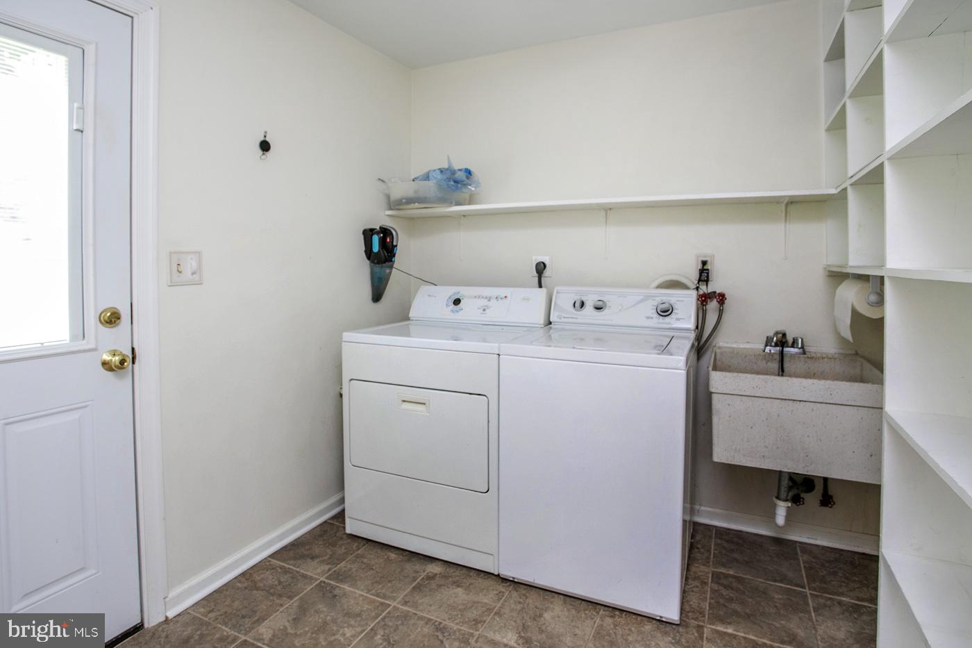 345 Colonial Ave Property Photo 49
