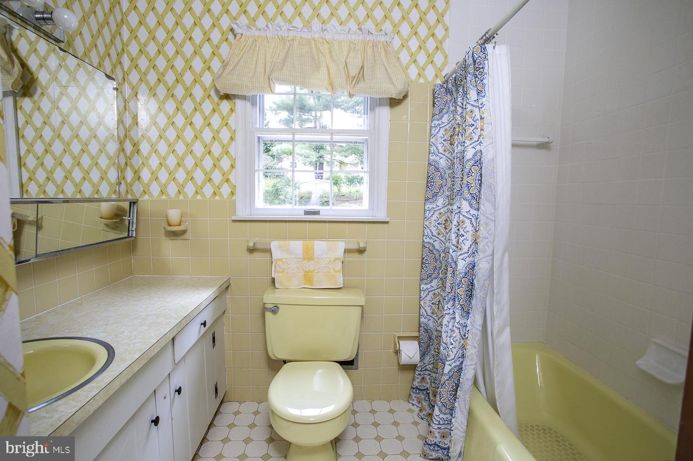 345 Colonial Ave Property Photo 57
