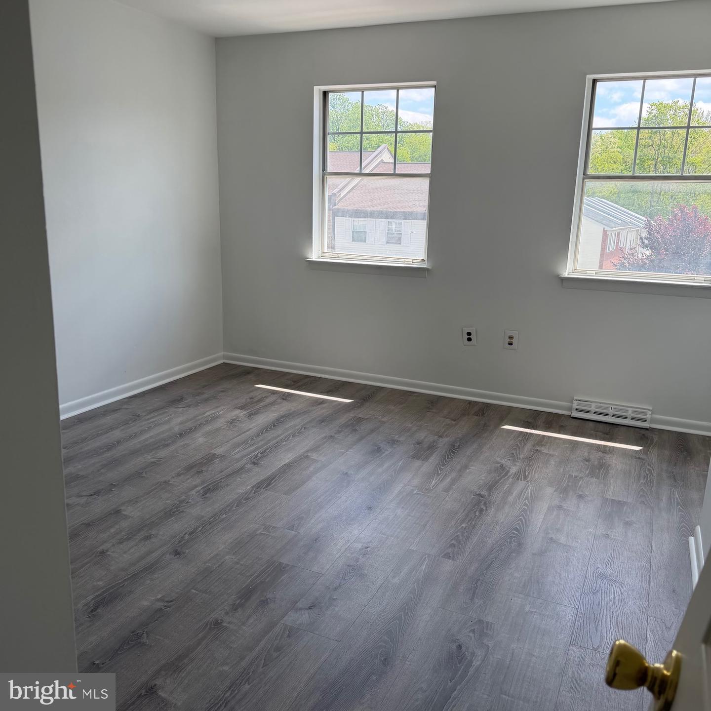 515 N York Rd #9-e Property Photo 3