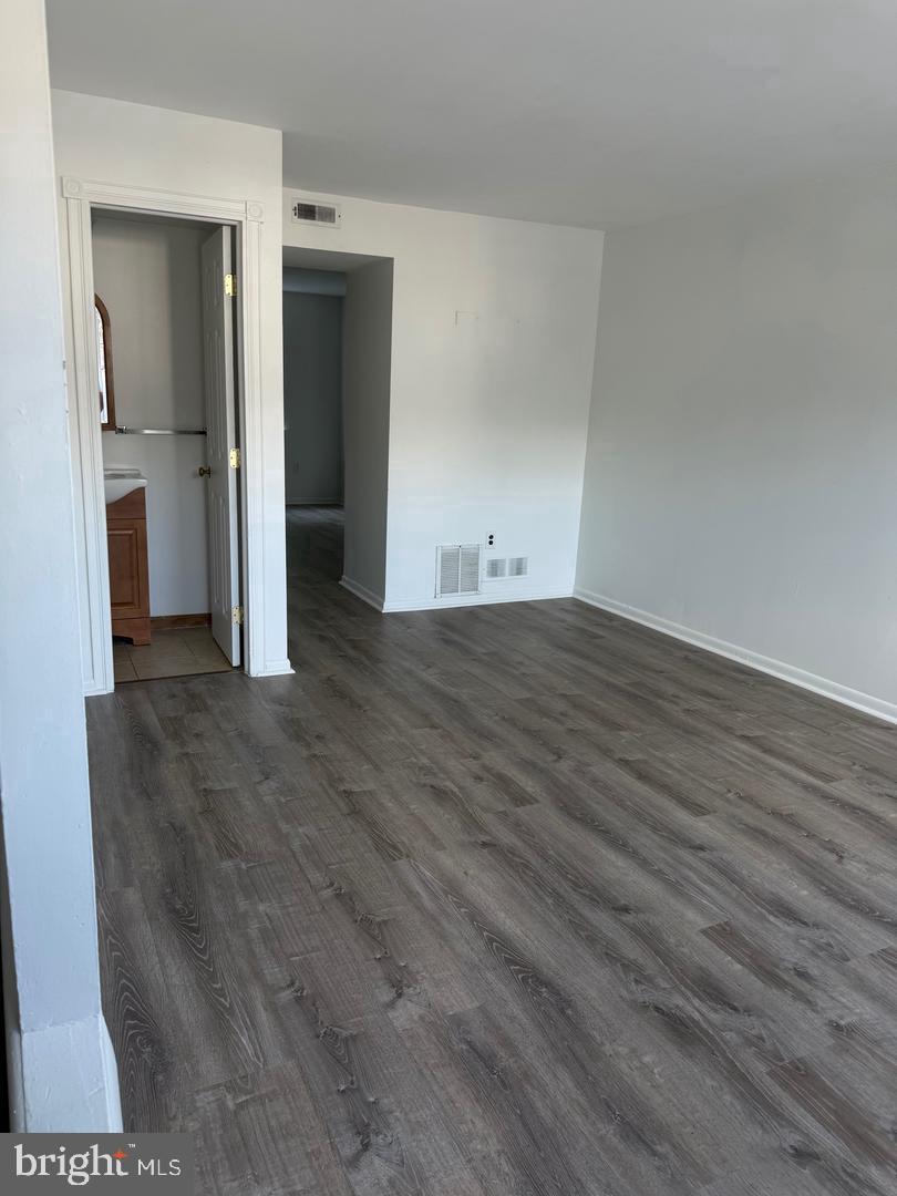 515 N York Rd #9-e Property Photo 4